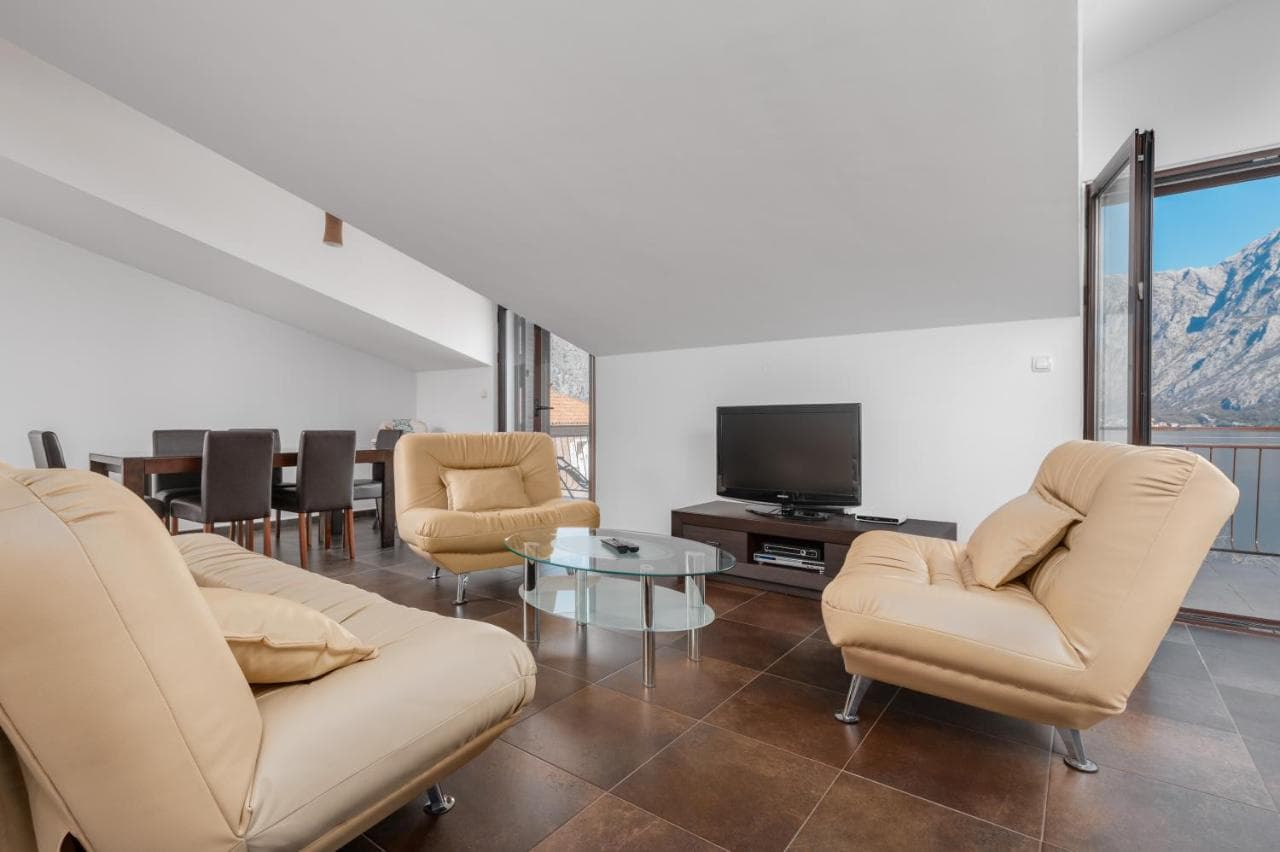 Apartment in Prčanj - Photo 2