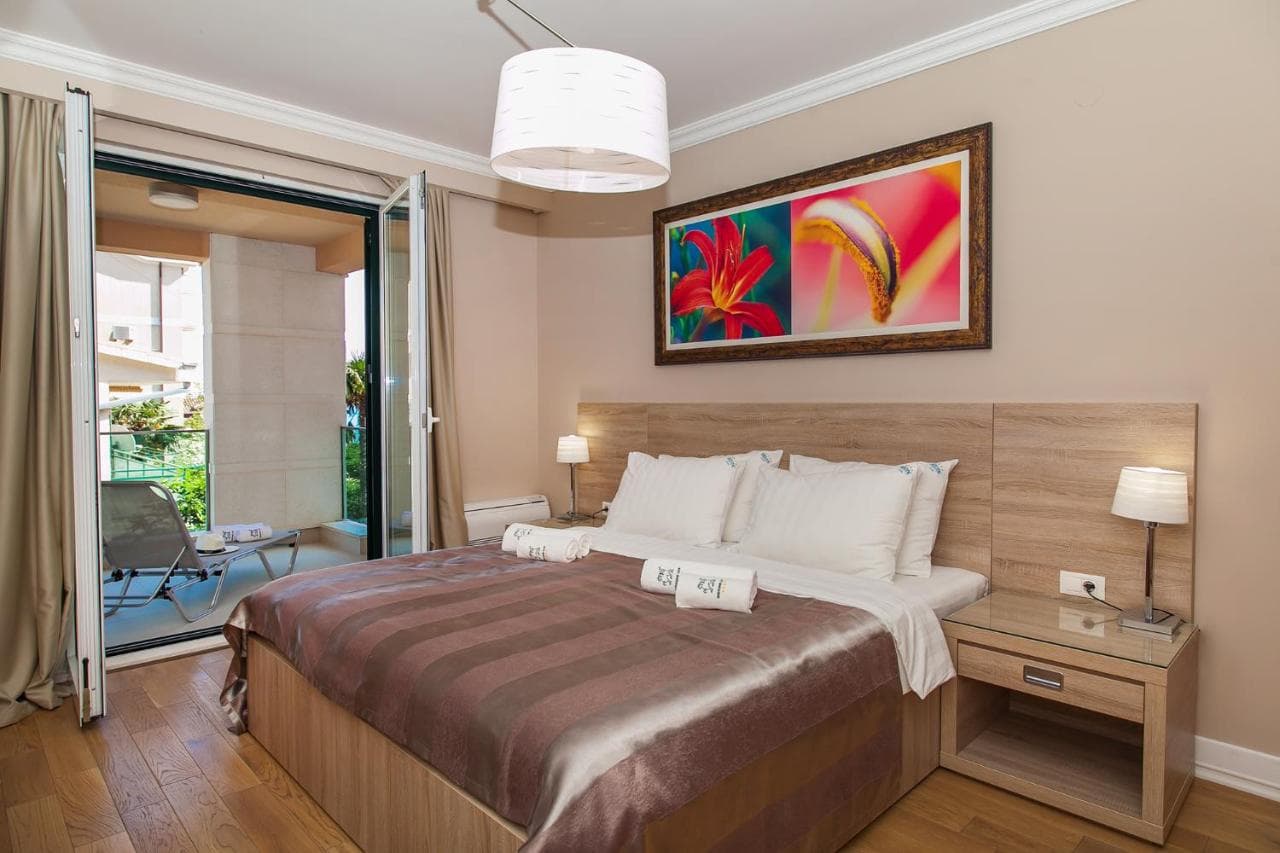 Hotel in Igalo - Photo 2