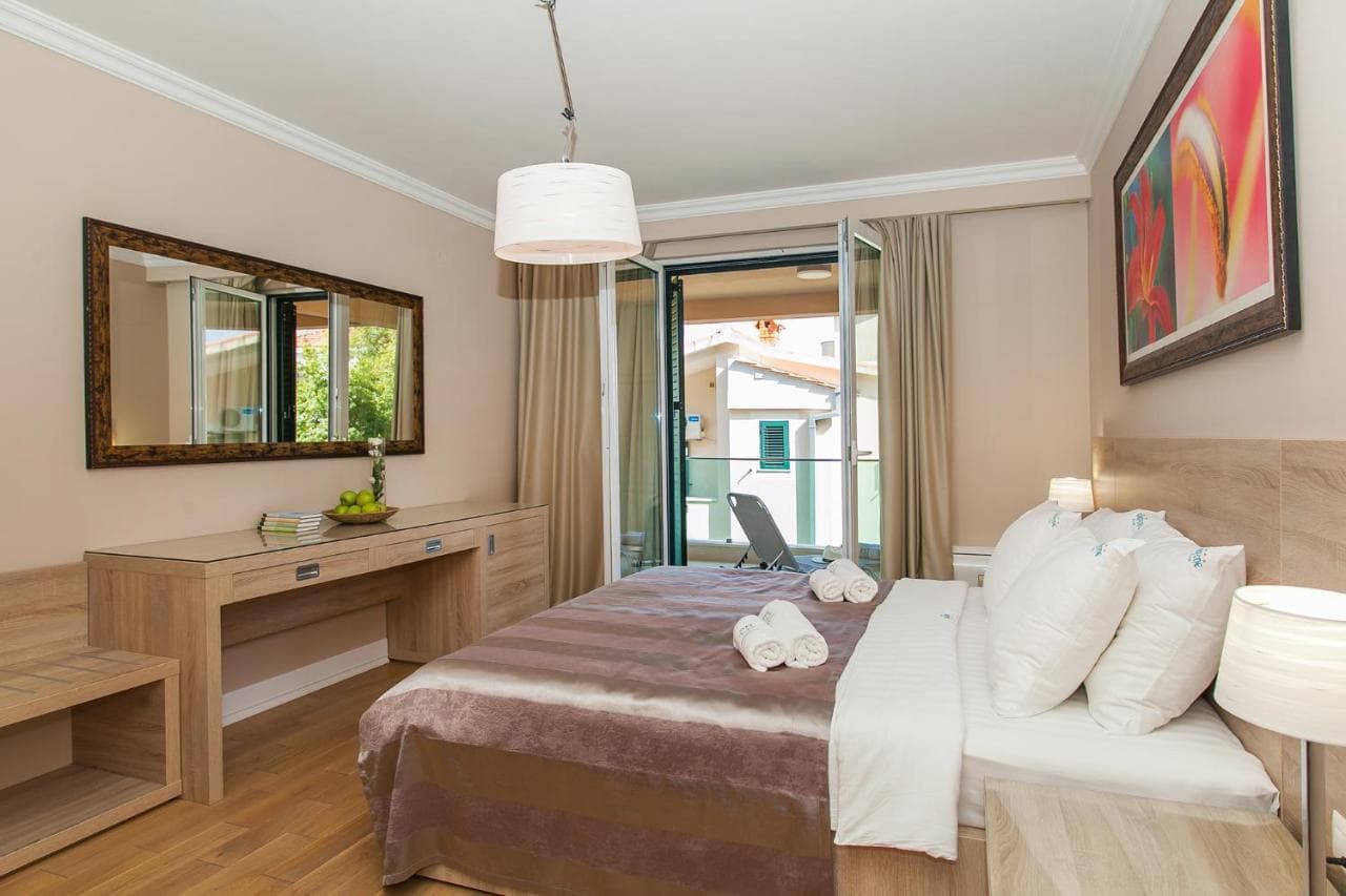 Hotel in Igalo - Photo 3