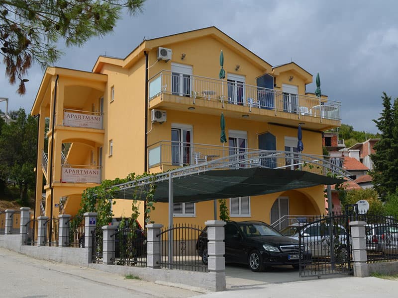 Apartment in Igalo - Photo 0