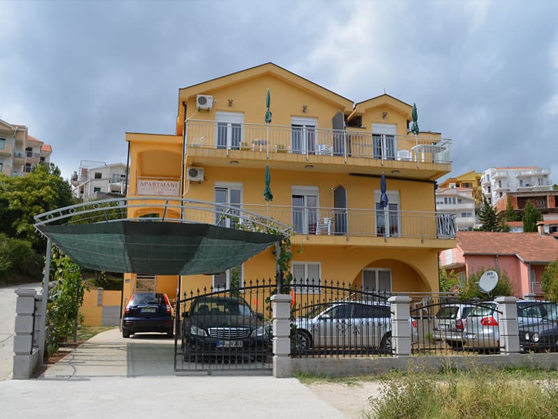 Apartment in Igalo - Photo 1