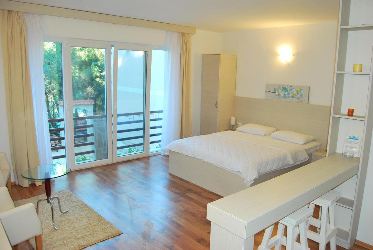 Hotel in Herceg Novi - Photo 2