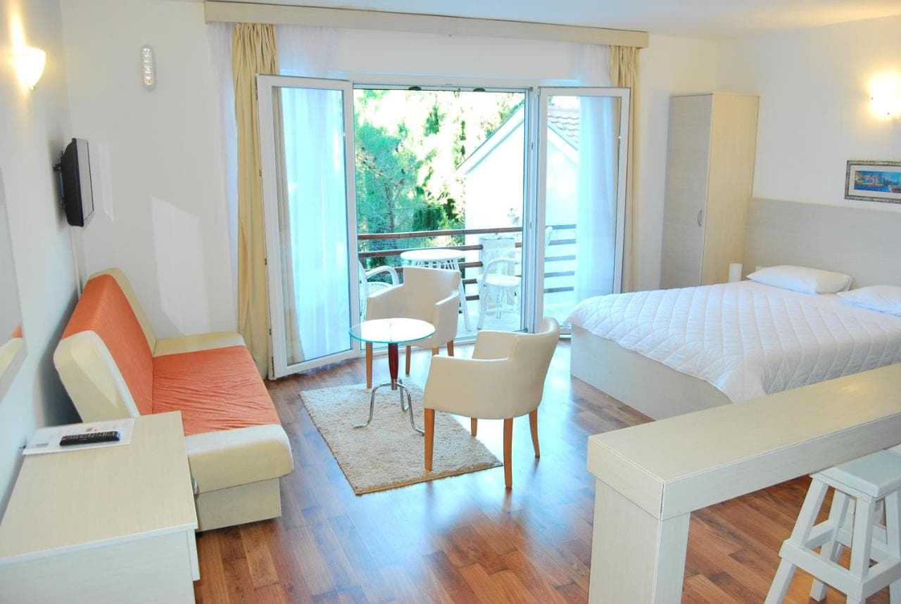 Hotel in Herceg Novi - Photo 1