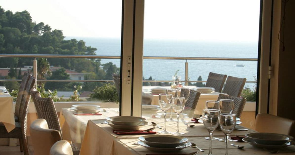 Hotel in Petrovac - Photo 2