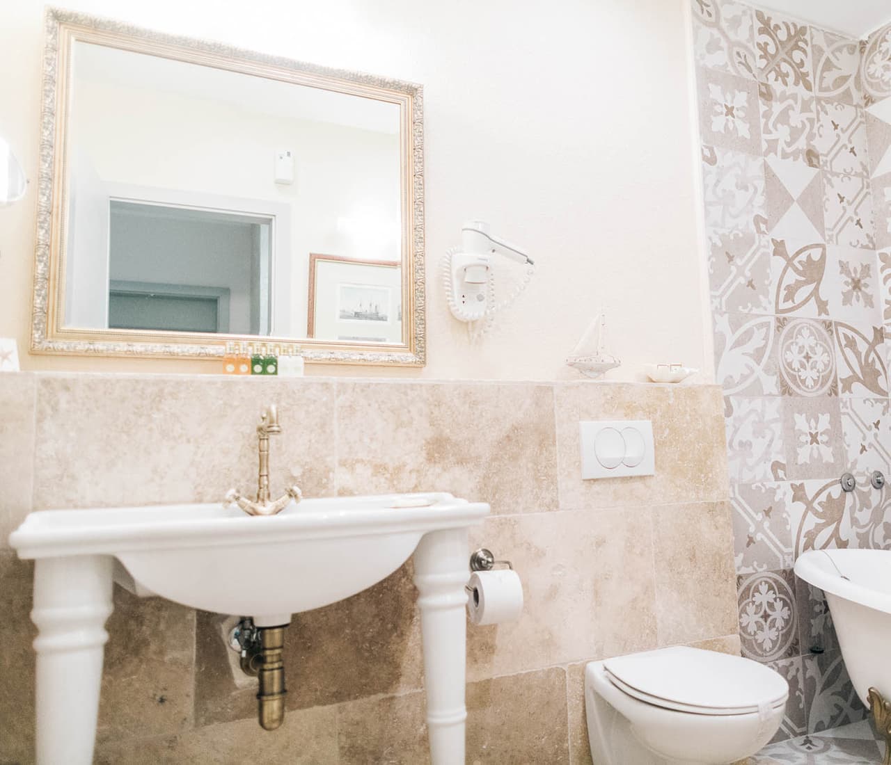 Hotel in Kotor - Photo 4