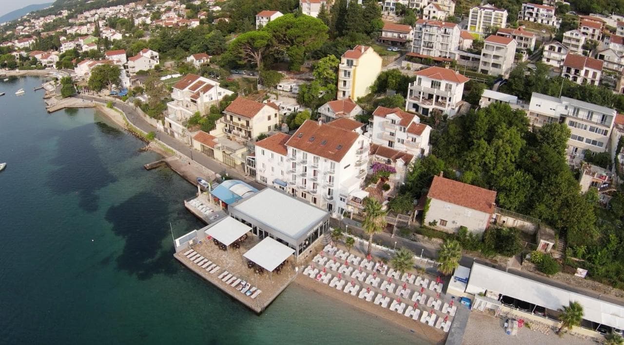 Hotel in Bijela - Photo 3