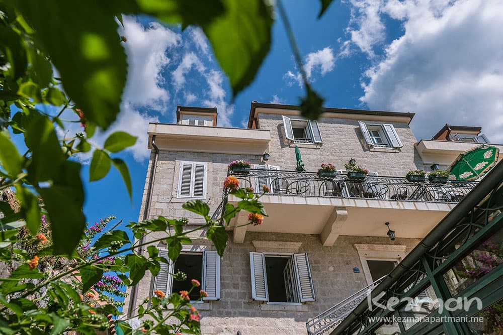 Apartment in Igalo - Photo 0