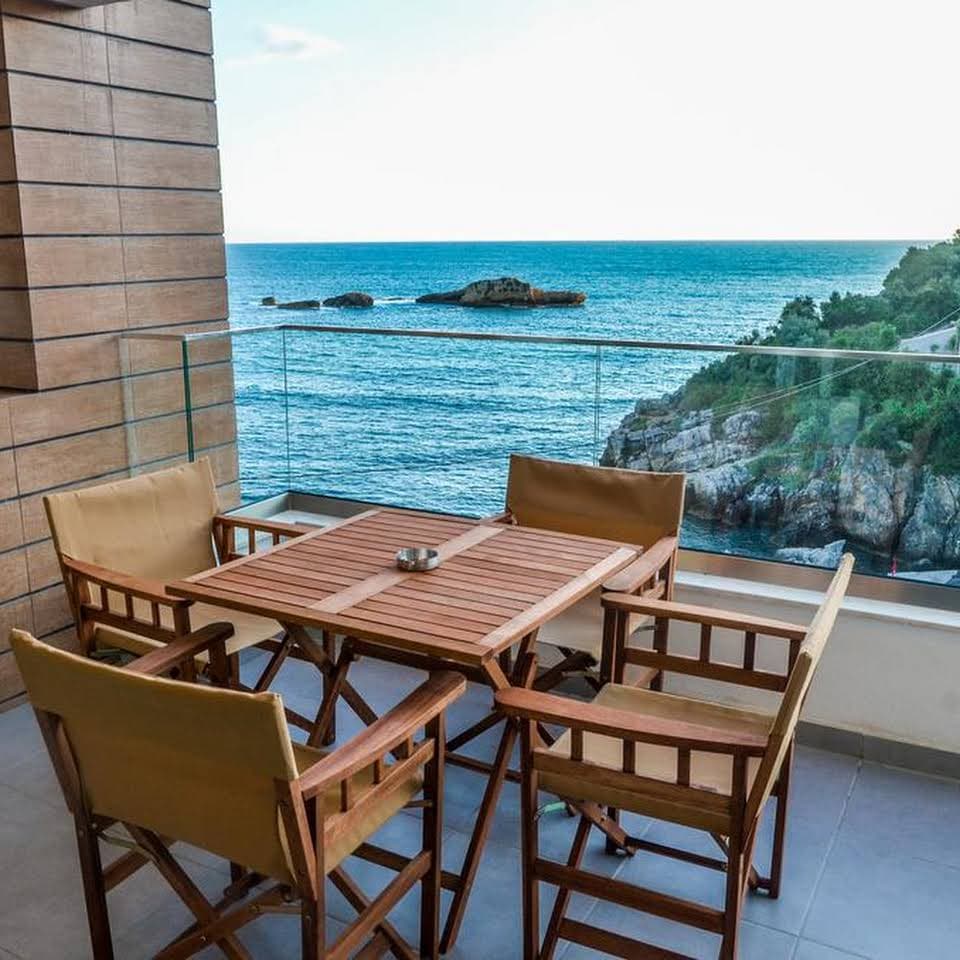 Hotel in Ulcinj - Photo 0